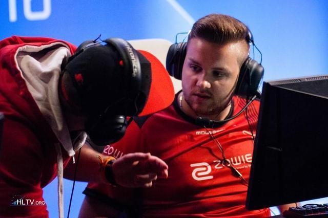 辆将球队成 辆将球队成